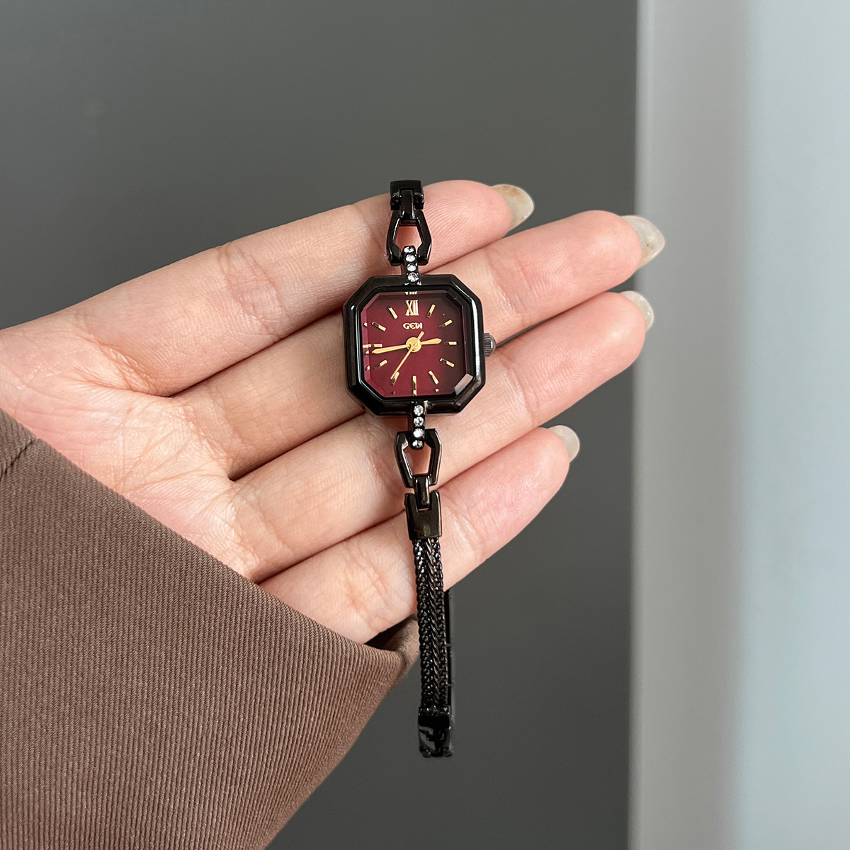 Square Fashionable Exquisite H - đánh giá và giá Luxury Watch Values