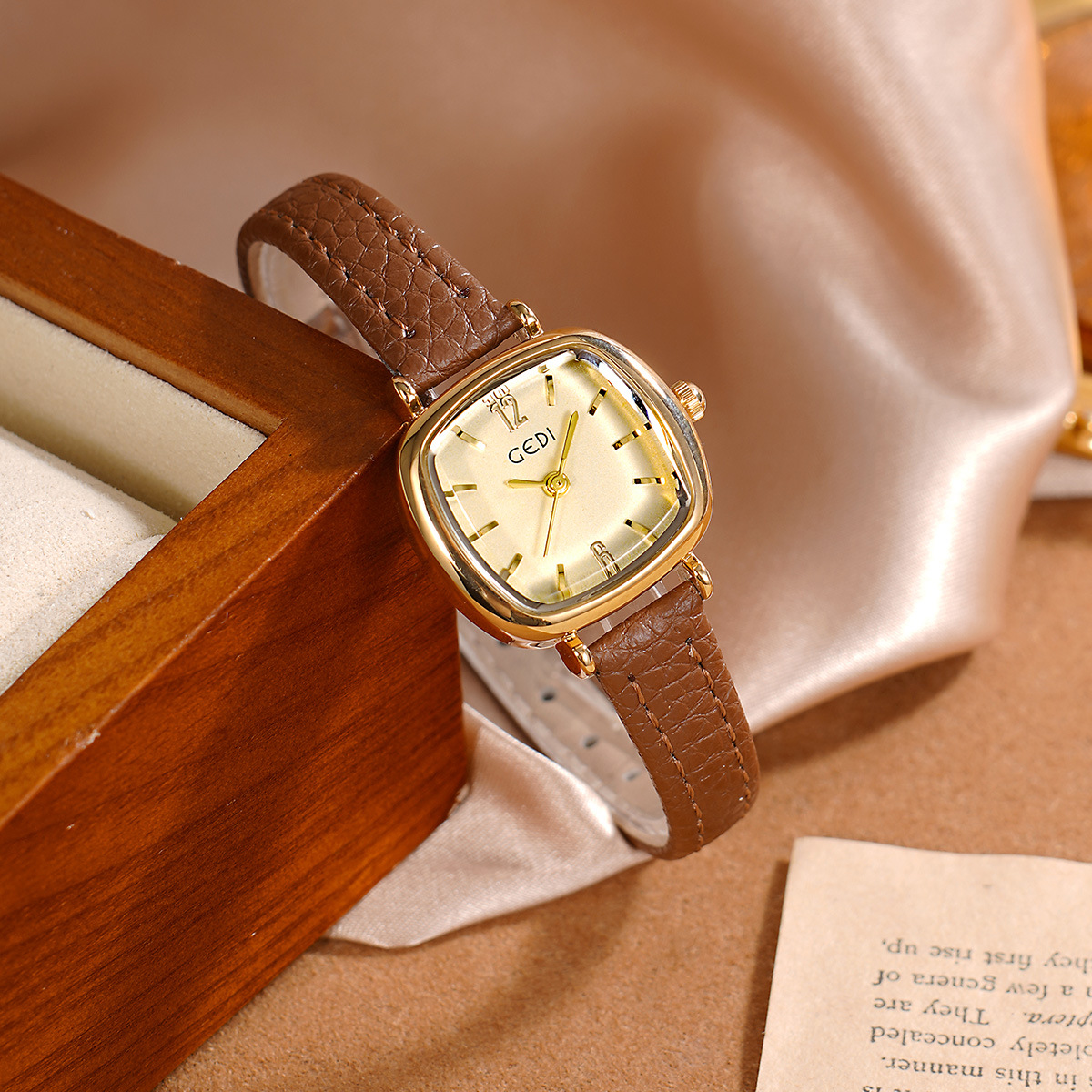 UTHAI 61018 CQ490 Simplicity,  - đánh giá và giá Luxury Watch Values