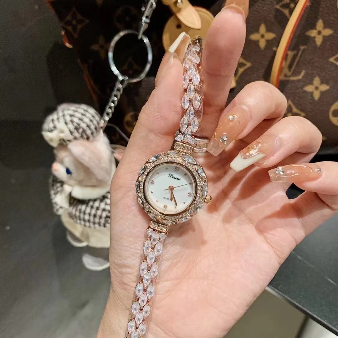 Exquisite and stylish Korean-s - đánh giá và giá Luxury Watch Values